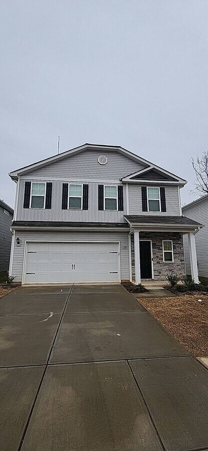 Stunning 4-bedroom, 2.5-bathroom home located in the vibrant city of Charlotte, NC. - Stunning 4-bedroom, 2.5-bathroom home located in the vibrant city of Charlotte, NC.