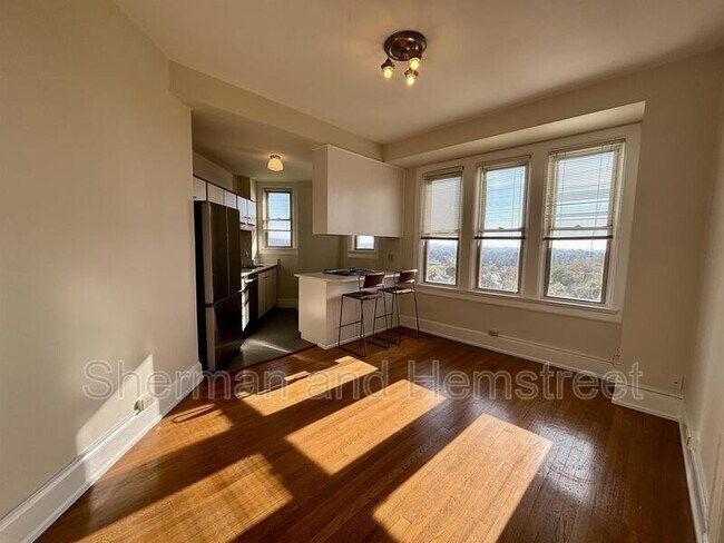 Photo - 2068 Walton Wy