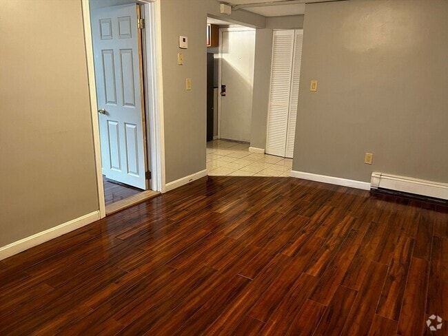 Building Photo - 243 Lake St Unit 2 Rental