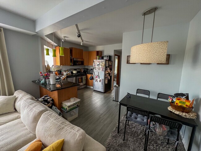 Photo - 6421 N Greenview Ave