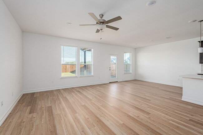 Photo - 1421 Elijah Dr