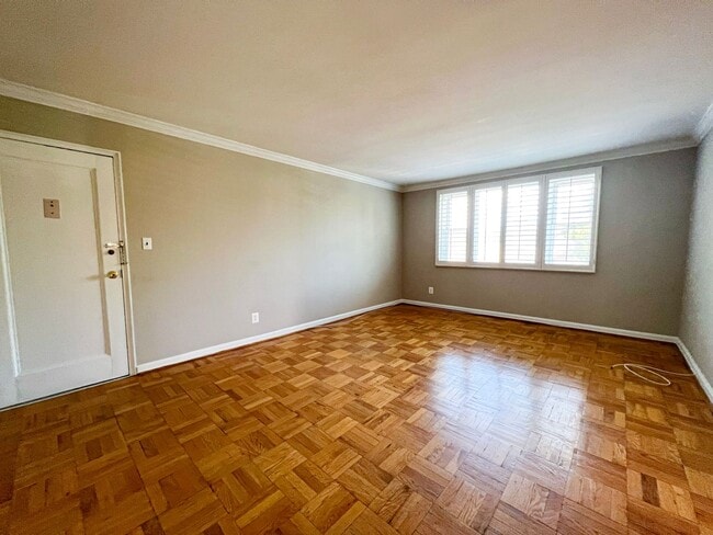 Photo - Sun-filled 1 Bed 1 Bath Condo With Garage ...