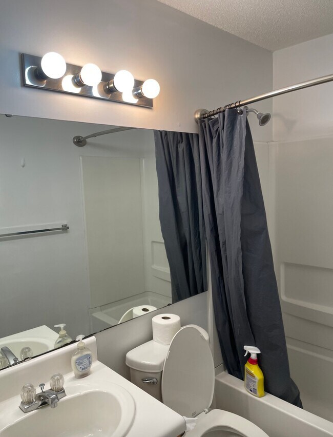 Photo - 1410 Collegiate Cir