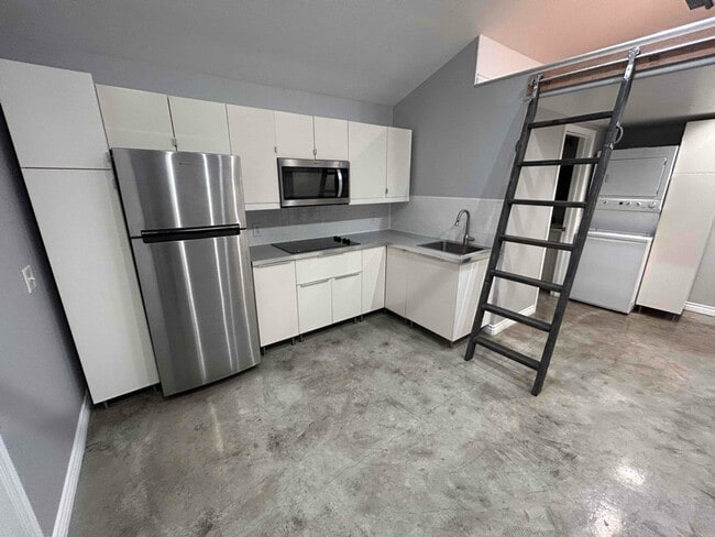 Photo - 198 Madrona St