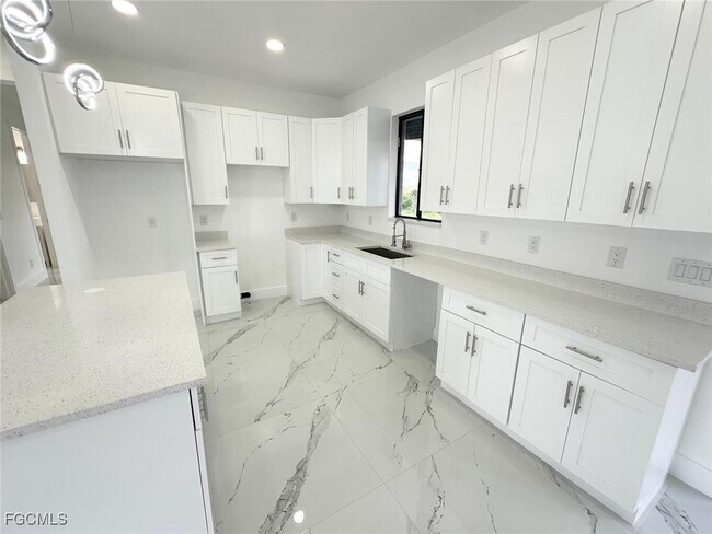 Photo - 1043 Eisenhower Blvd