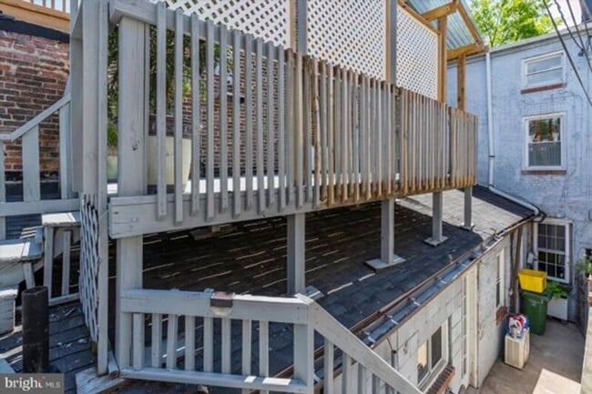 Photo - 2010 Fleet St