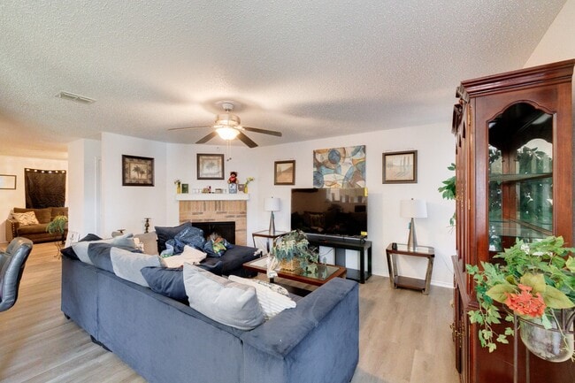 Photo - 4260 Meadowknoll Dr