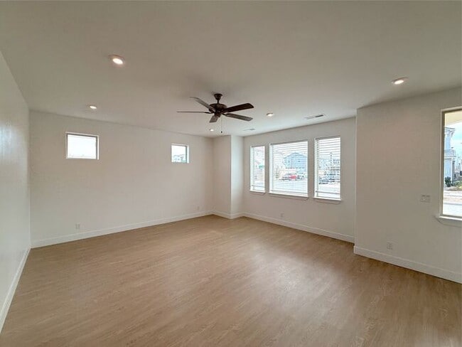 Photo - Desert Color Condo 3 bd, 2.5 bt, Extra Large 2 Car Garage Home