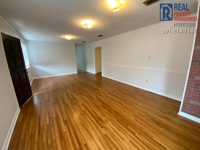 Photo - 711 W 54th St