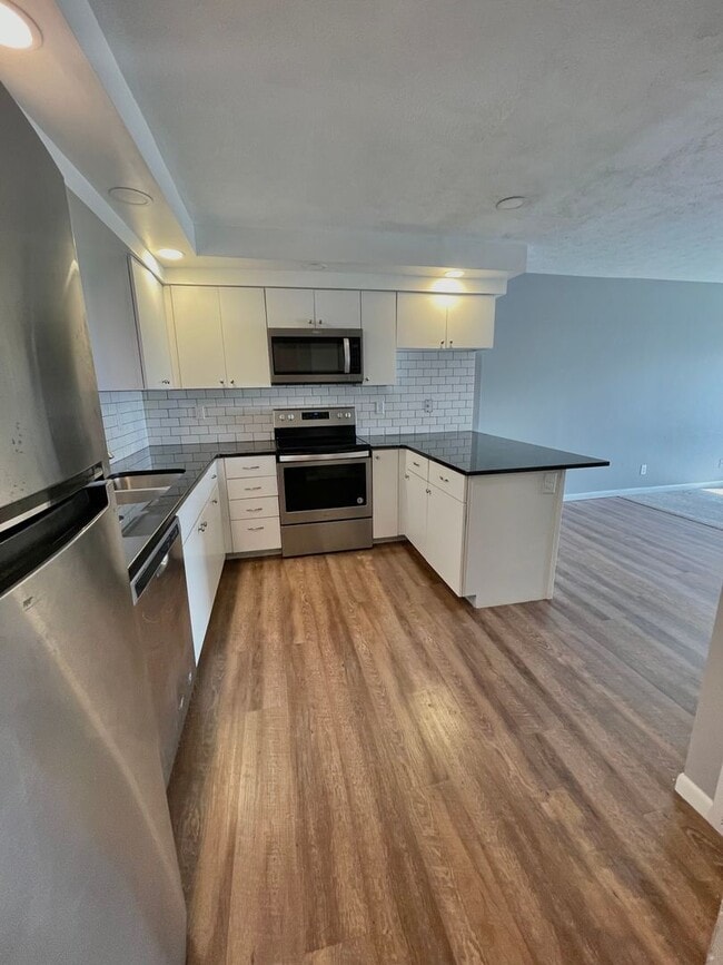 Building Photo - 602 W 23rd Ave Unit 602 W 23rd Ave #5 Bellevue, NE 68005