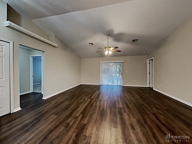 Photo - 3233 Ambassador Ave