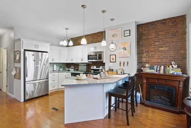 Building Photo - 166 F St Unit 4