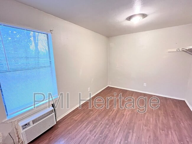 Photo - 809 E Huntsville Ave Unit Apt 105