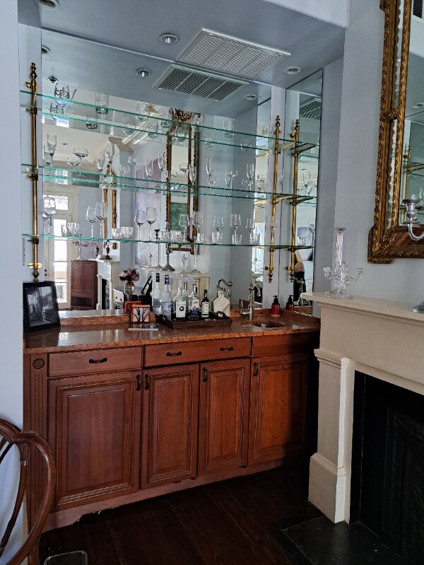 Photo - 627 St Peter