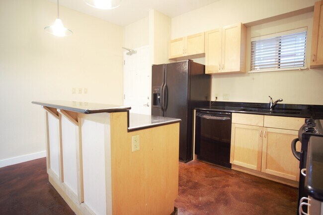 Photo - UT WEST CAMPUS - PRELEASE 8/15/2024 2 bed ... Unit 305