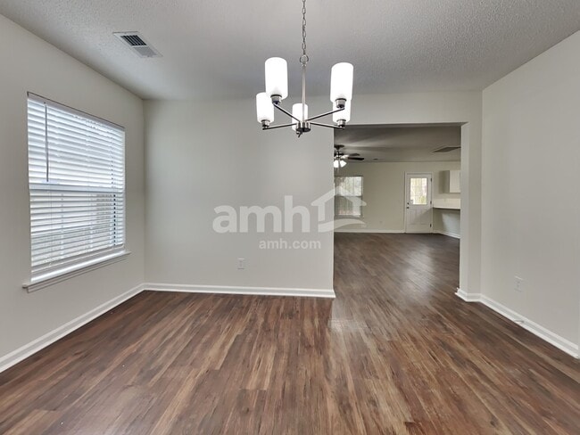 Photo - 125 Ducane St