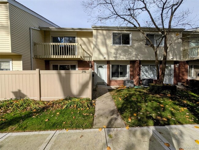 Building Photo - 216 Springmeadow Dr Unit L