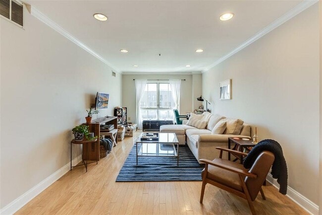 Building Photo - 711 Clinton St Unit 6A