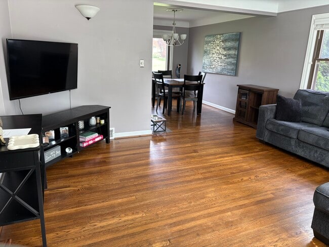 Photo - 2611 Oliver Rd