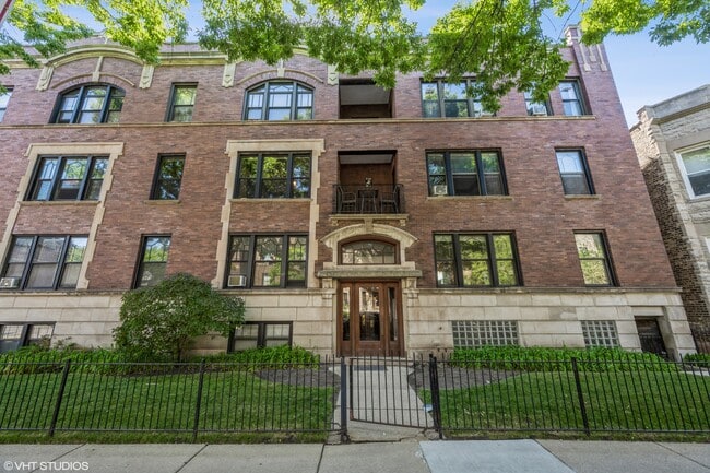 Photo - 3708 N Racine Ave Unidad 2