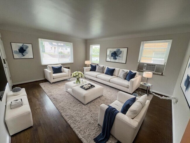 Photo - 3089 Glenmore Ave