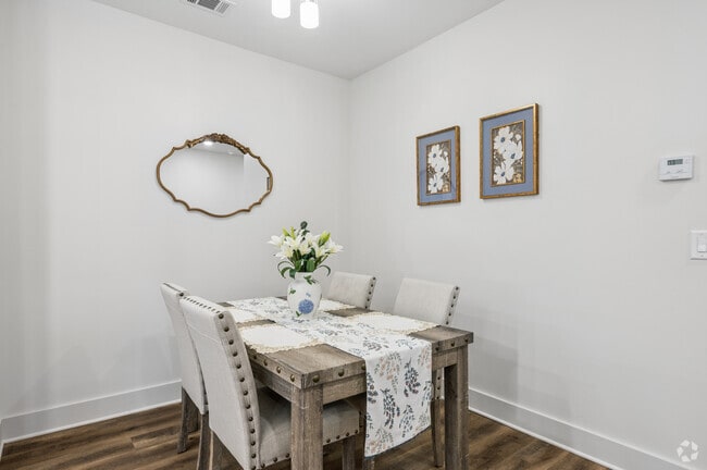 2BR, 2BA - 1,305SF - Dining Area