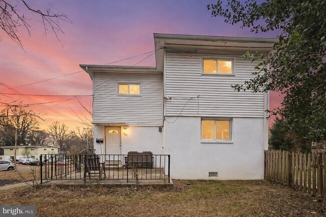 Photo - 10725 Maple St