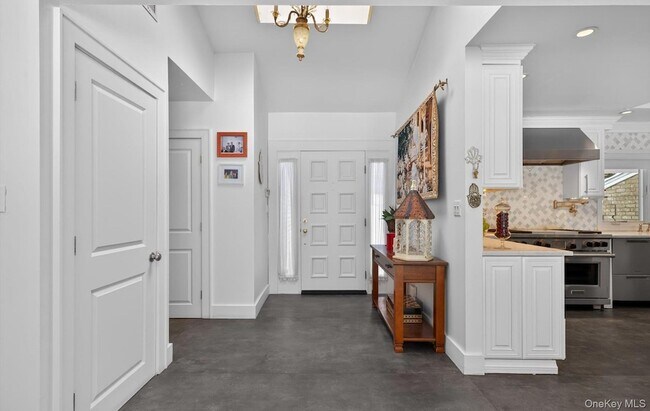 Photo - 11 Juneau Blvd