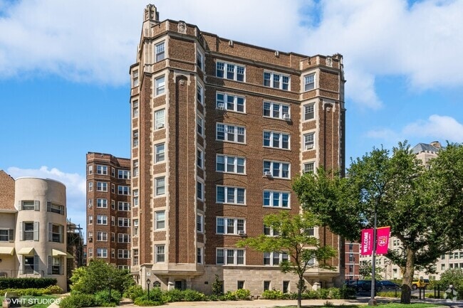 Building Photo - 6334 N Sheridan Rd Unit 4E Rental
