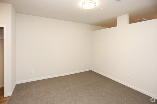 1BR, 1BA - 746 SF - 1100 Girard