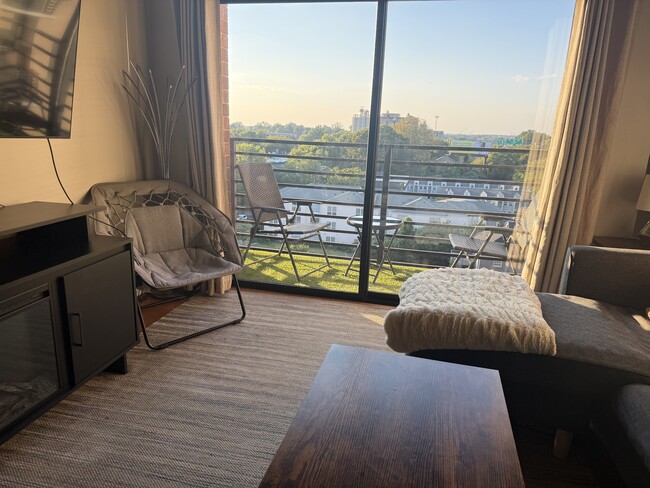 Photo - 715 N Church St Unit 601