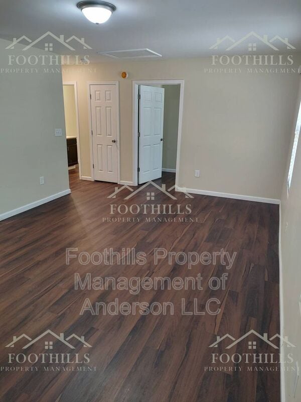 Photo - 110 Townsley Ct