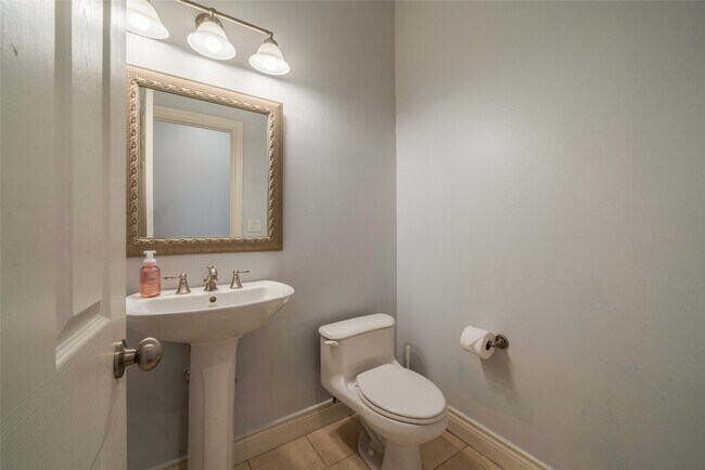 Building Photo - 1802 Rosalie St Rental