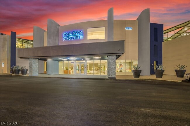 Building Photo - 8925 W Flamingo Rd Unit 201
