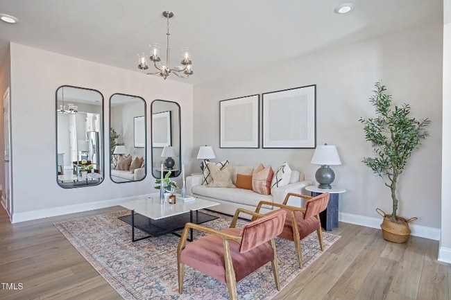 Photo - 24 Hyacinth Ln