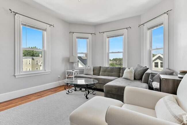 Building Photo - 166 Sydney St Unit 1