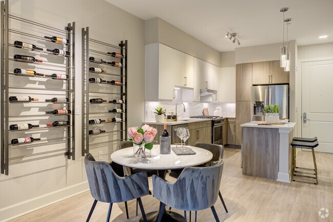 Dining Area - Montrose at Buffalo Bayou