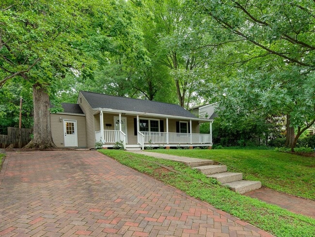 Building Photo - Charming Chantilly cottage for rent!