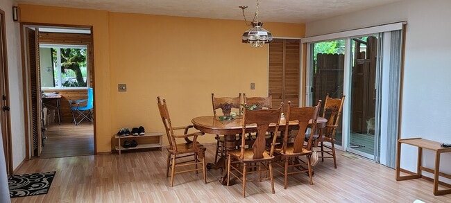 Photo - 146 Hawthorn Ln