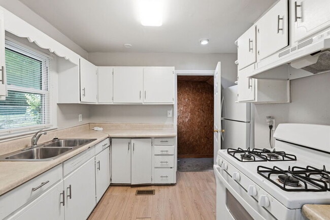 Photo - 178 Meador Way SE