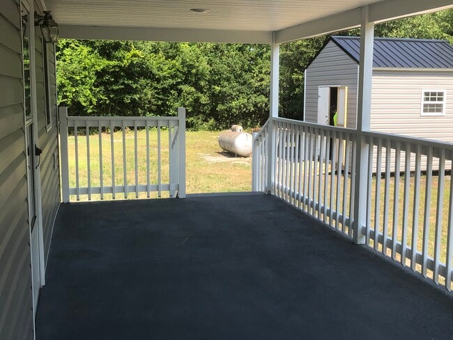 Back Porch - 381 Big Hill Rd