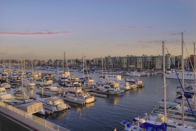 Wayfarer® Apartments + Marina