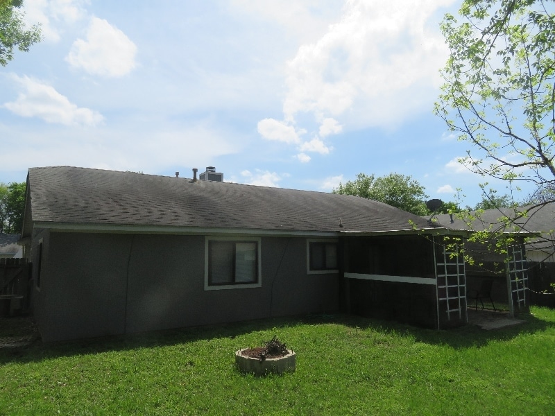 Photo - 1104 Larkins Ln