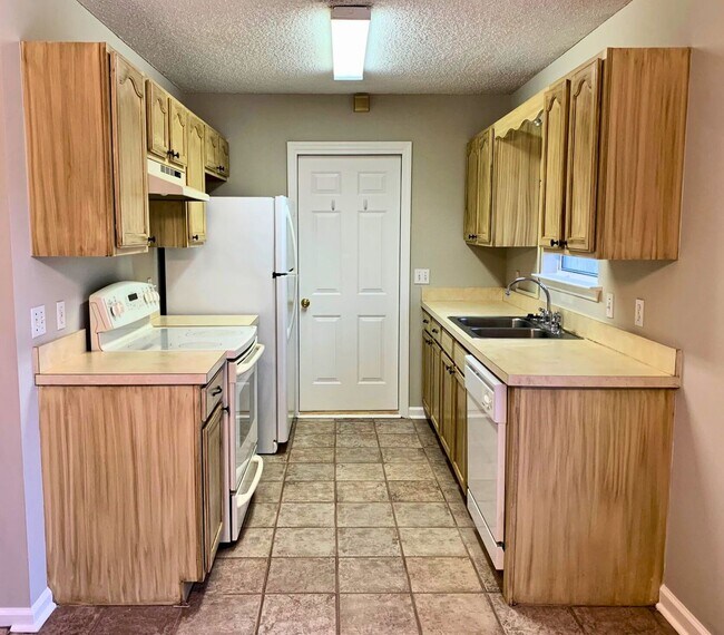 Photo - 4/2 with fenced in yard!