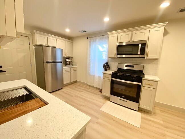 Photo - 3126 W 38th St Unit 1r