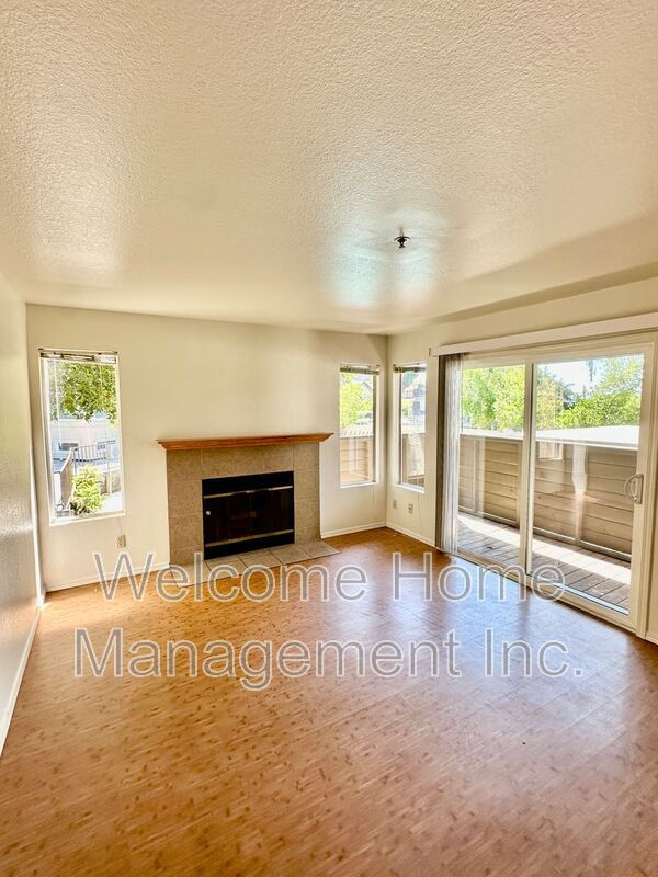 Photo - 695 Bristol Dr