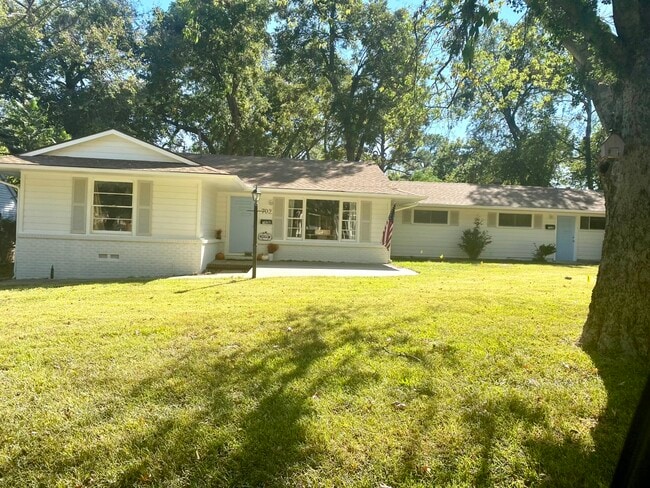 Photo - 702 W Brockett St Unit 702