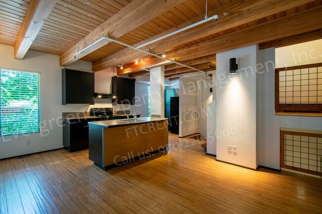 318-320 W Myrtle - 318-320 W Myrtle Apartment Unit 318 #5