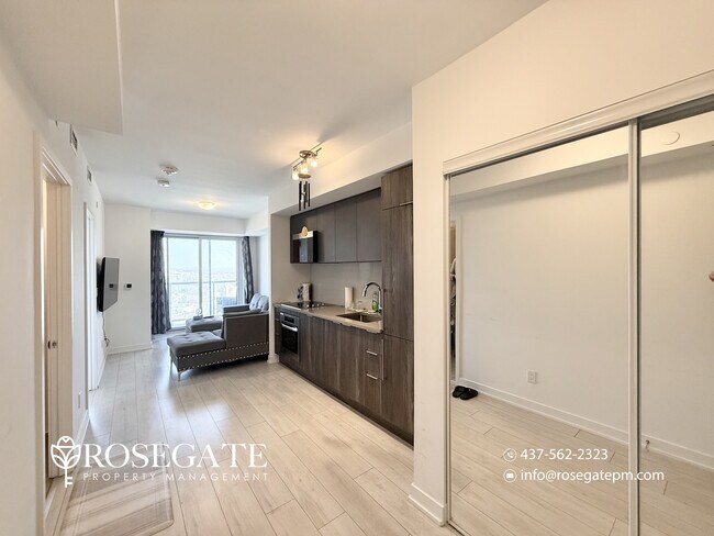 Photo - Modern 1-Bedroom Corner Condo with Balcony – Scarborough Unité 3318