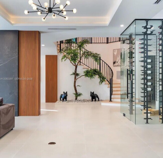 131 Royal Palm Dr